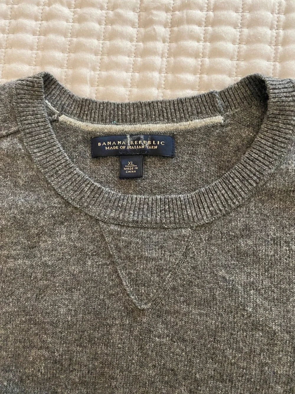 Banana Republic Men’s merino wool sweater Size XL